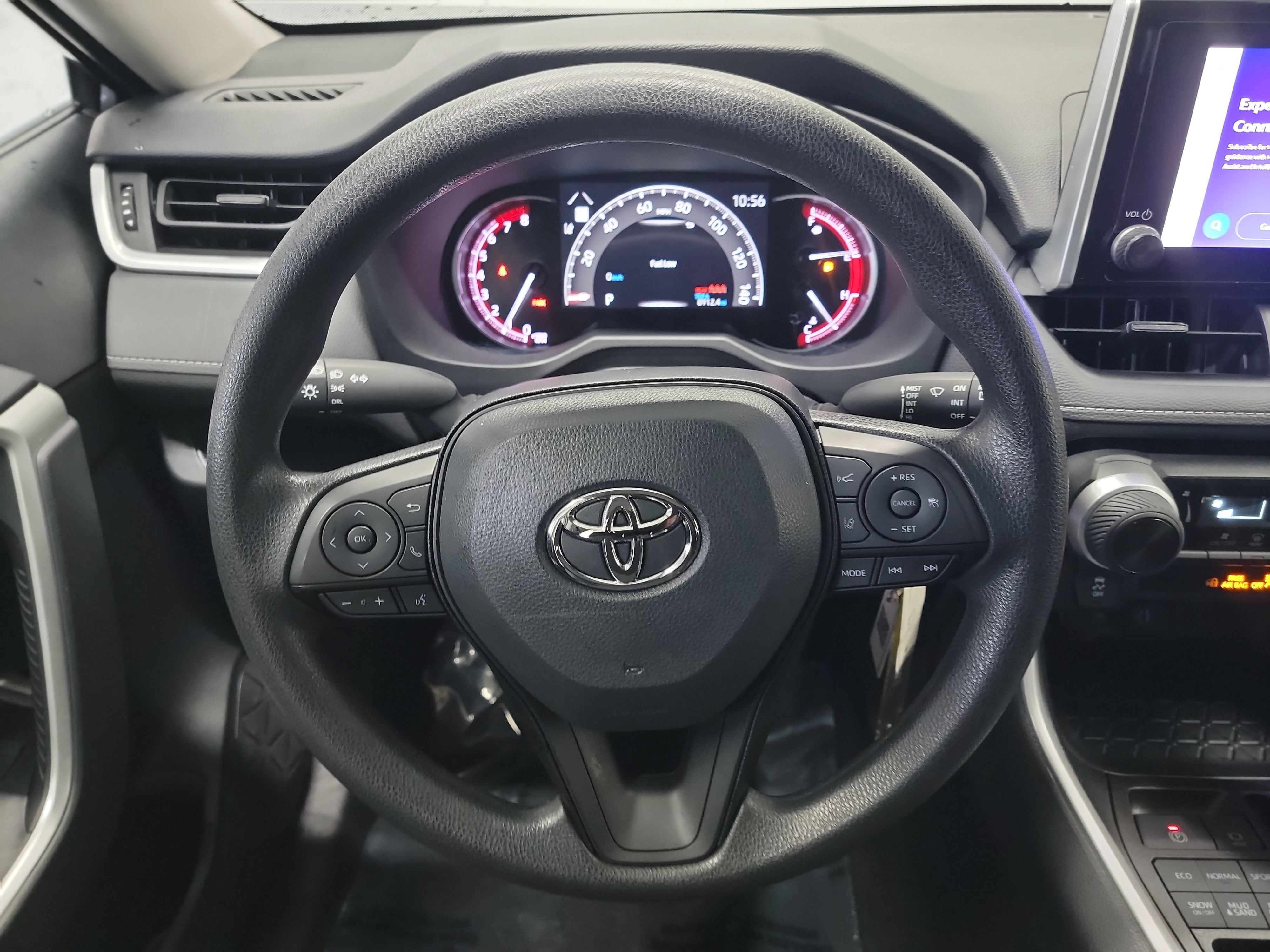 Used 2023 Toyota RAV4 LE AWD/4WD image 17