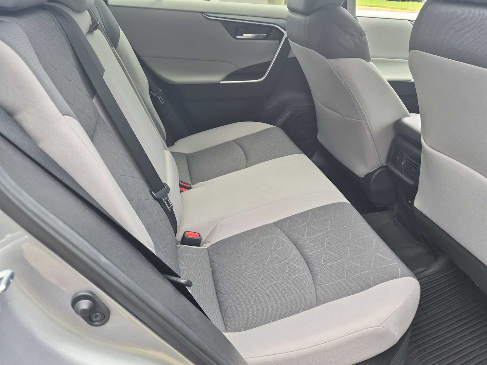 Used 2021 Toyota RAV4 XLE w/ Convenience Package AWD/4WD image 21