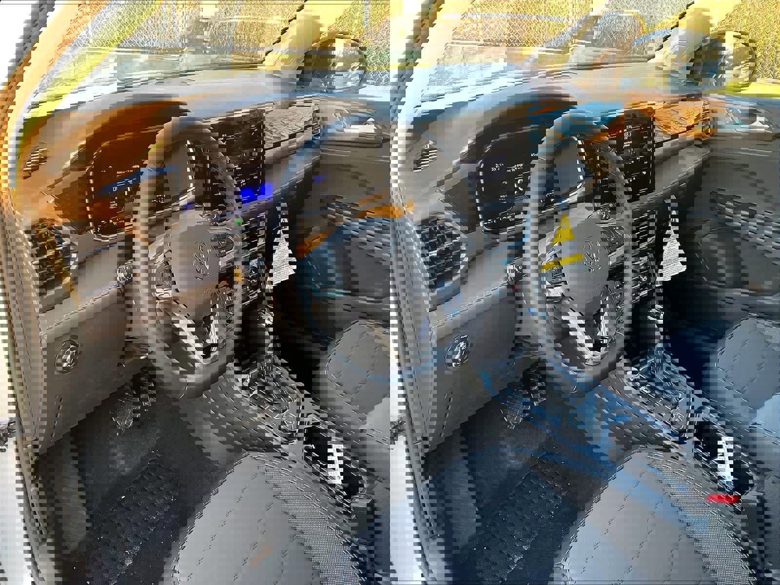 New 2026 Volkswagen Taos SE image 9