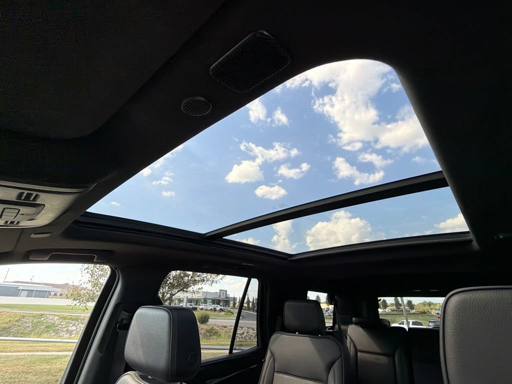 Used 2023 GMC Yukon Denali AWD/4WD image 6