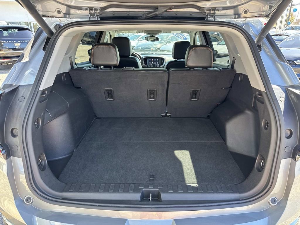 Used 2023 GMC Terrain AT4 image 9