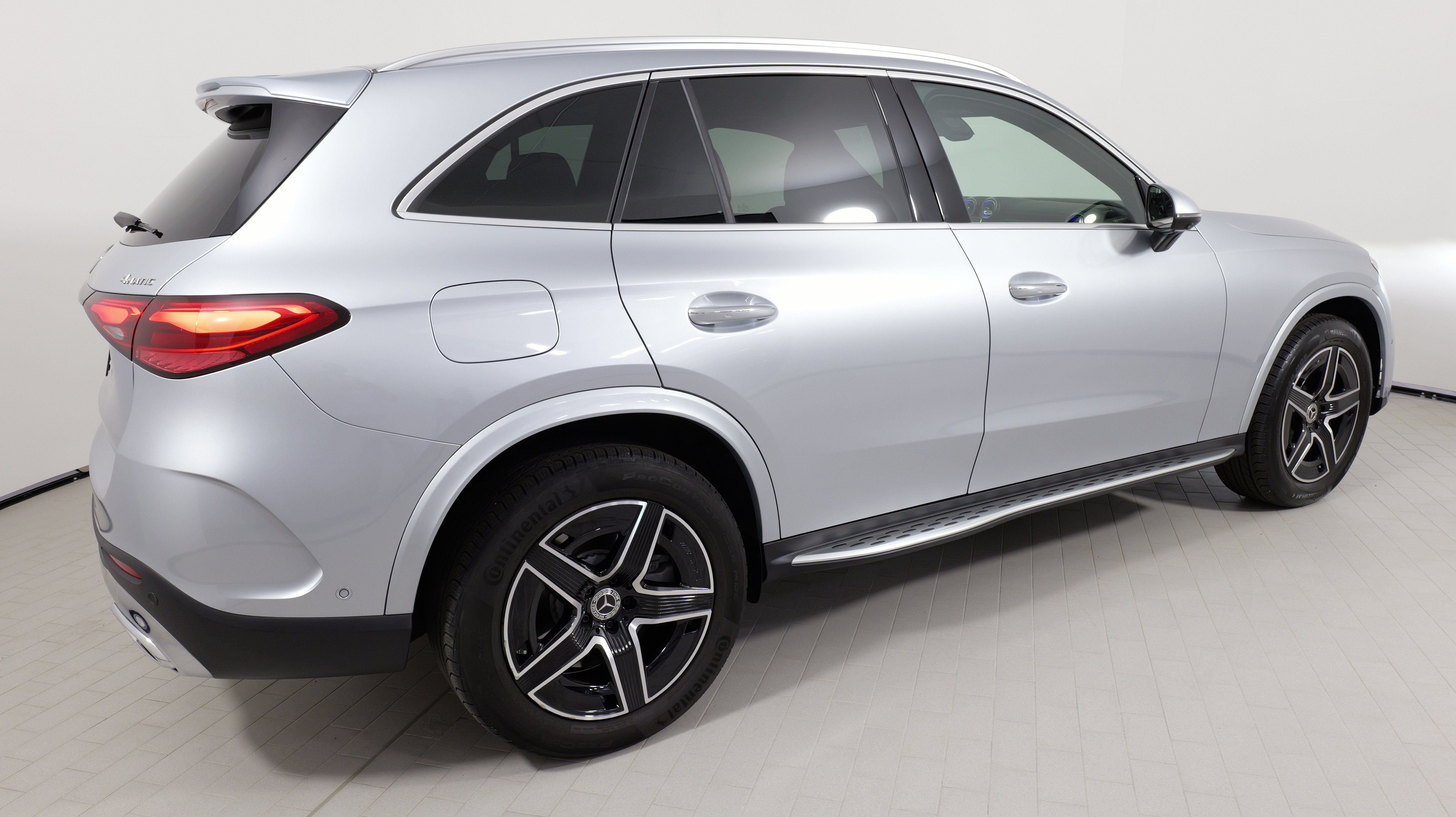 Used 2025 Mercedes-Benz GLC 350e 4MATIC image 13