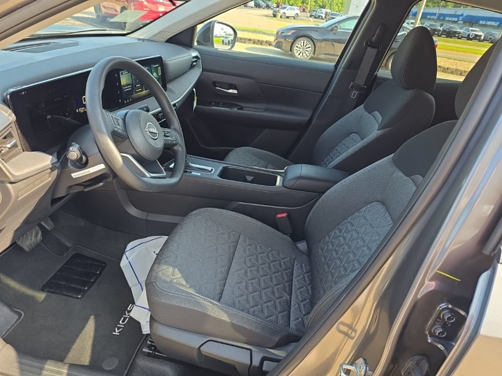 Used 2026 Nissan Kicks SV w/ Charging Package AWD/4WD image 14
