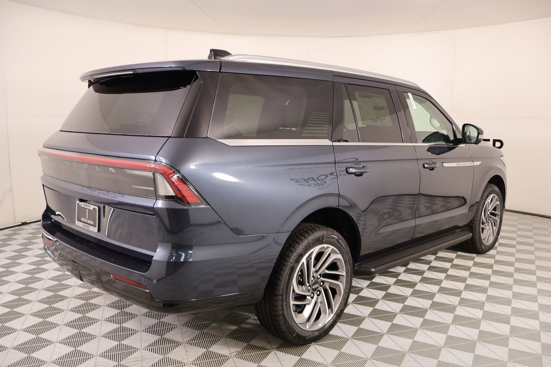 New 2026 Lincoln Navigator Premiere AWD/4WD image 21