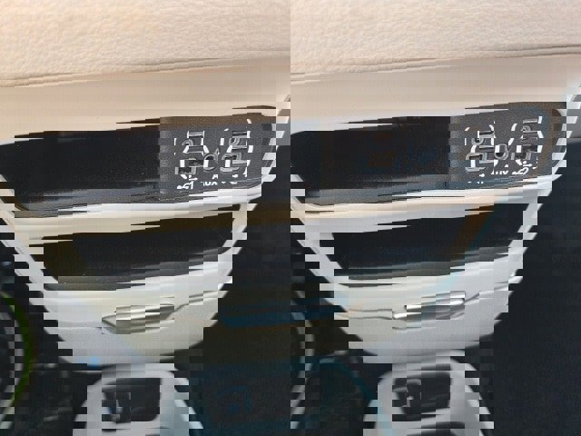 Used 2024 Chrysler Pacifica Touring-L image 17