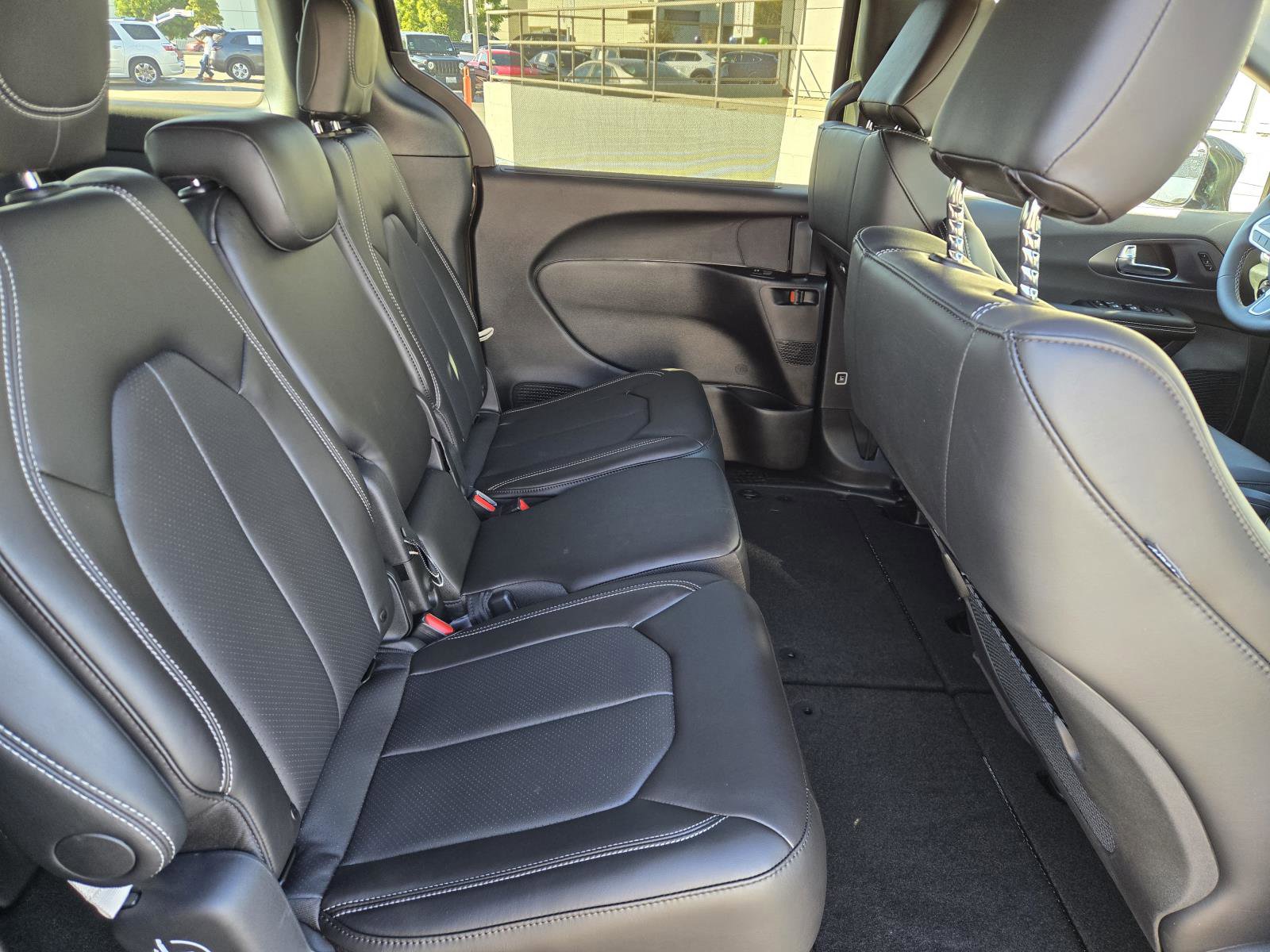 New 2026 Chrysler Pacifica Select image 30