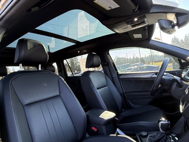 Used 2022 Volkswagen Tiguan SE R-Line image 25