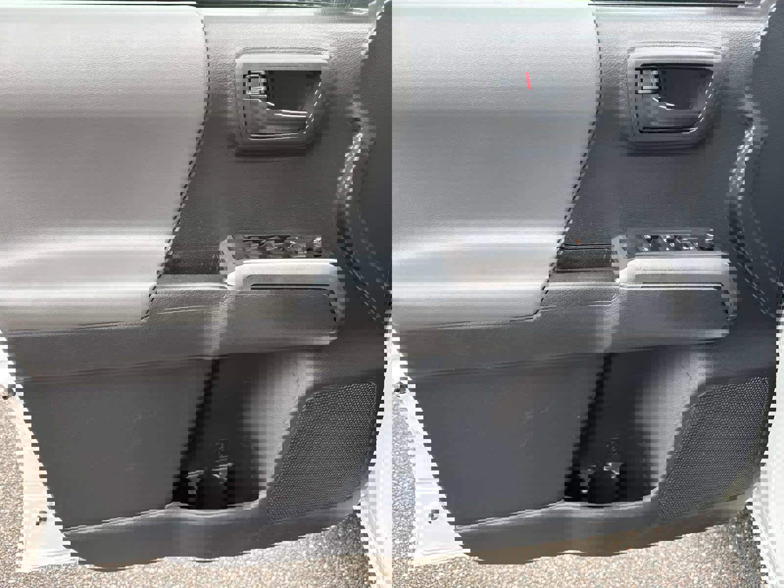 Used 2022 Toyota Tacoma SR5 w/ Technology Package image 17