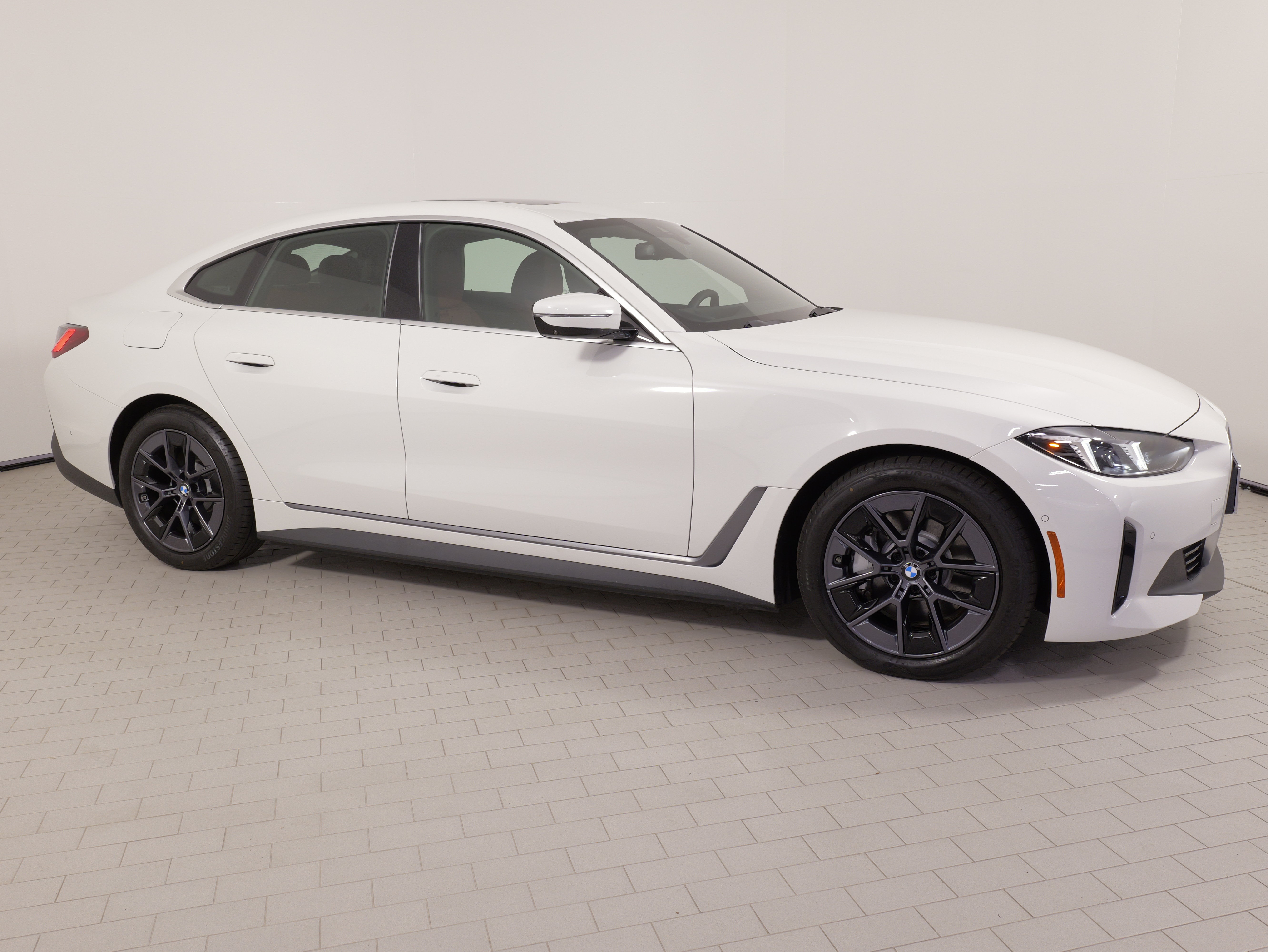 Used 2025 BMW i4 xDrive40i w/ Premium Package AWD/4WD image 8