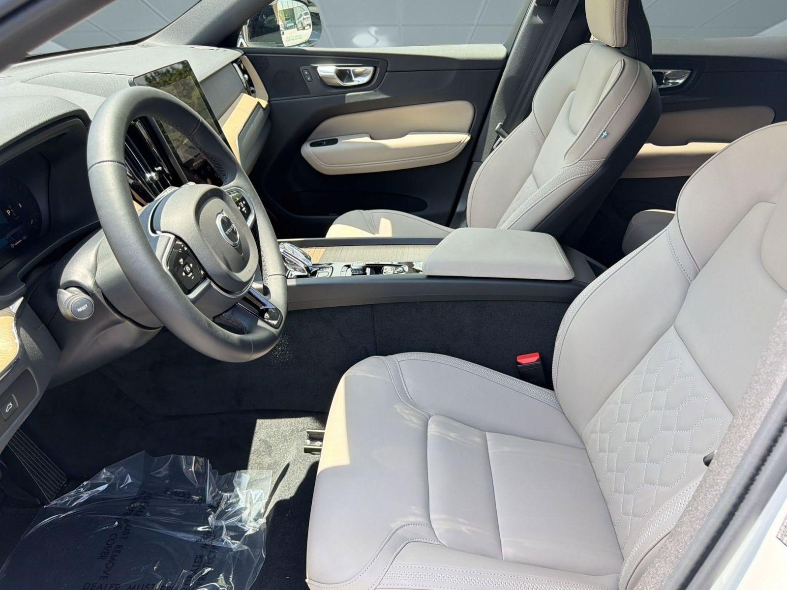 New 2026 Volvo XC60 B5 Plus w/ Climate Package PRO AWD/4WD image 5