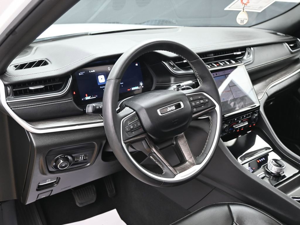 Used 2024 Jeep Grand Cherokee L Limited w/ Luxury Tech Group II image 17