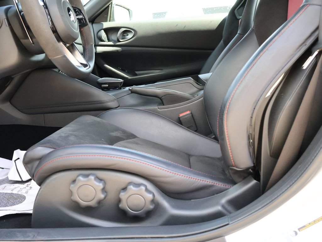 Used 2025 Nissan Z NISMO w/ Floor Mat Package RWD image 52