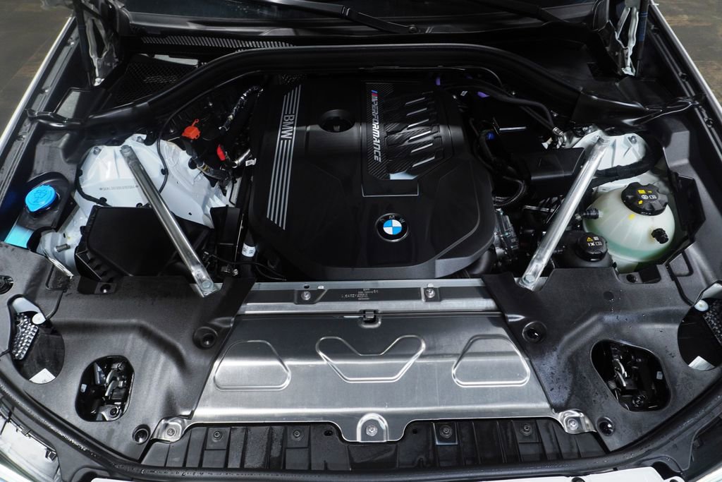 Used 2025 BMW X4 M40i image 9