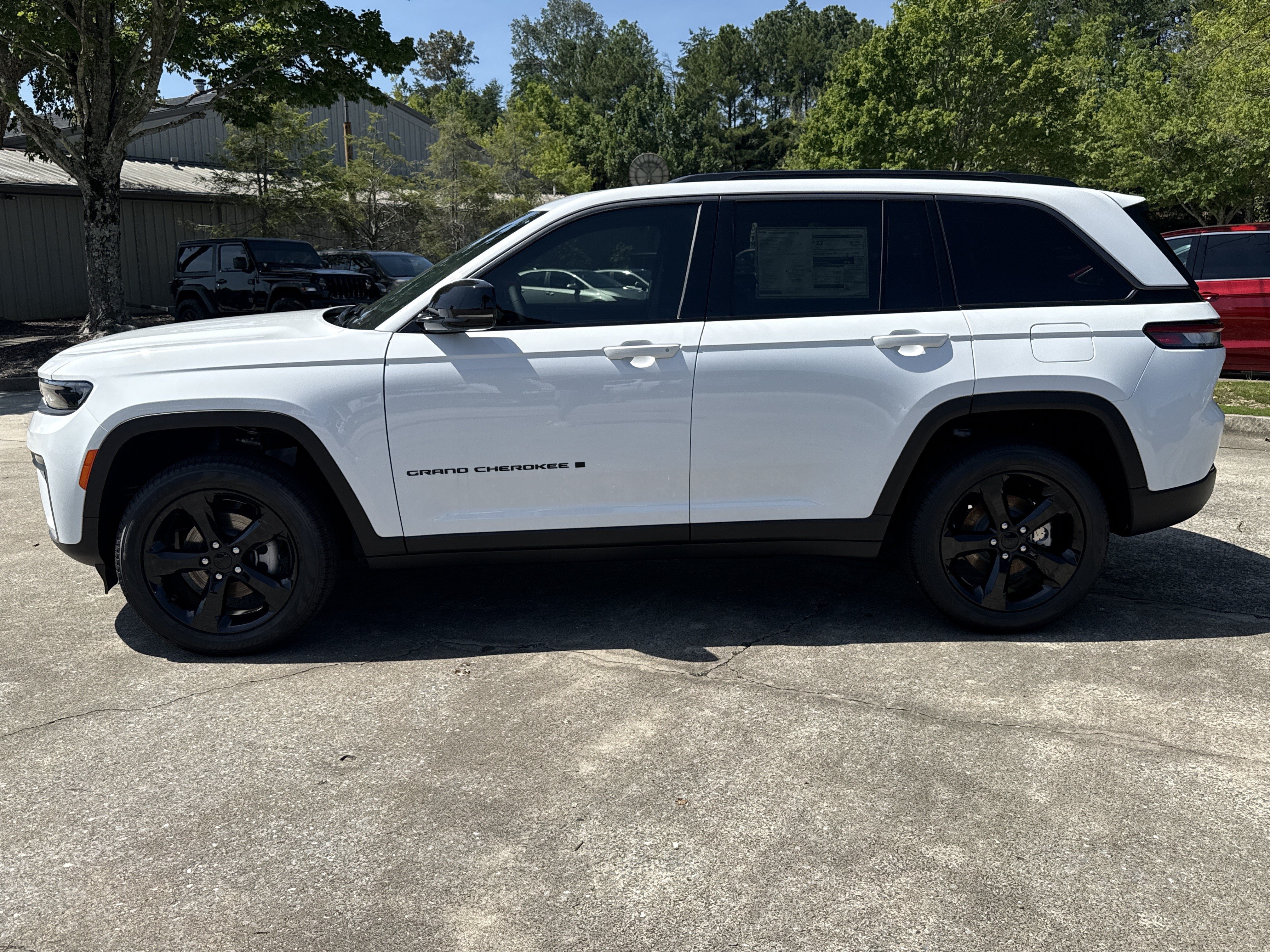 New 2026 Jeep Grand Cherokee Limited w/ Limited Altitude Package AWD/4WD image 4