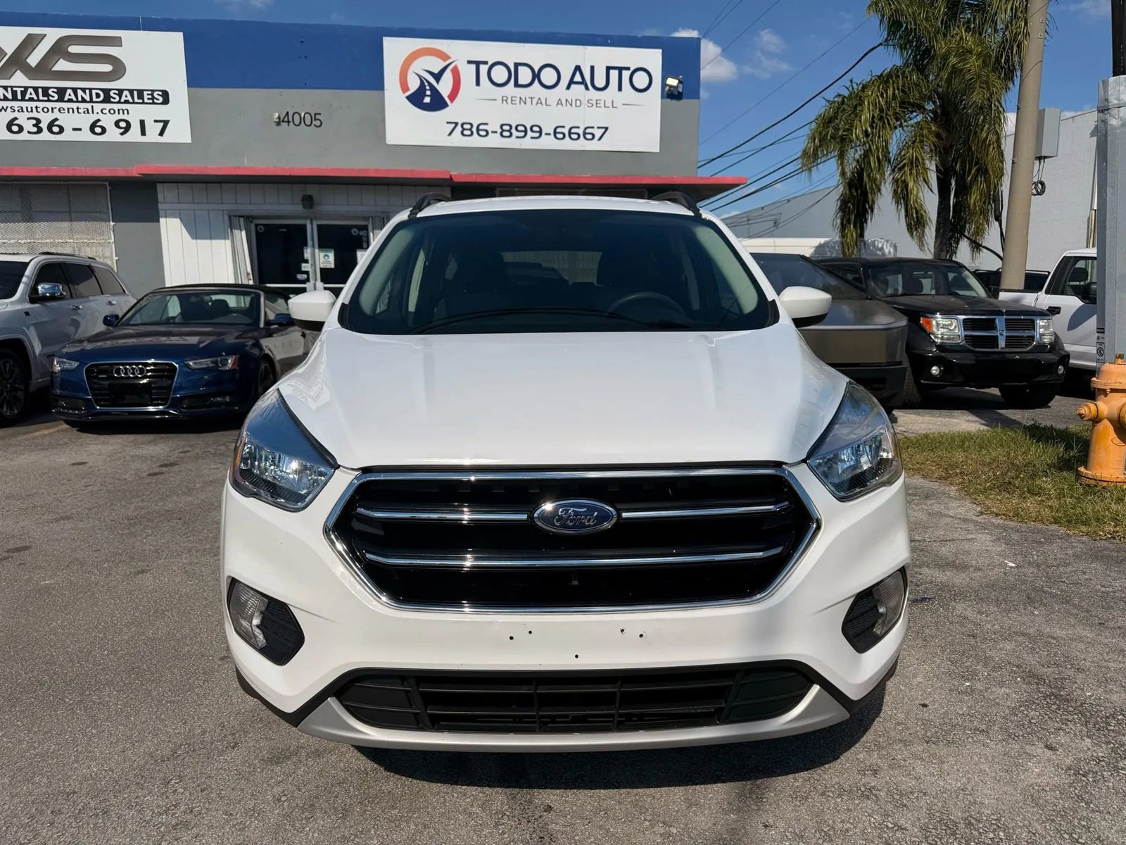 Used 2018 Ford Escape SE image 2