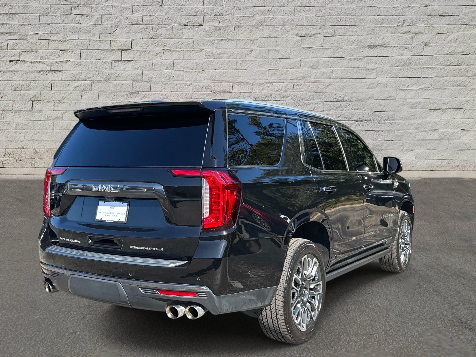 Used 2024 GMC Yukon Denali Ultimate w/ LPO, Floor Liner Package AWD/4WD image 5