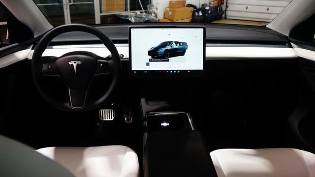 Used 2024 Tesla Model Y Long Range image 18