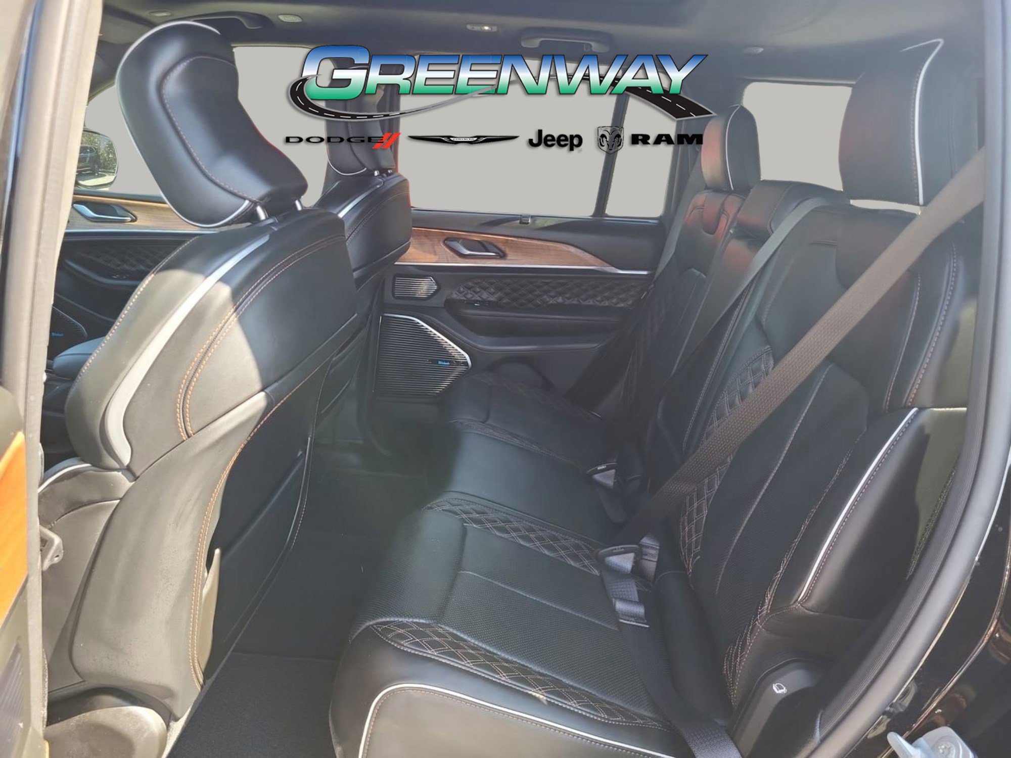 Used 2024 Jeep Grand Cherokee Summit image 16