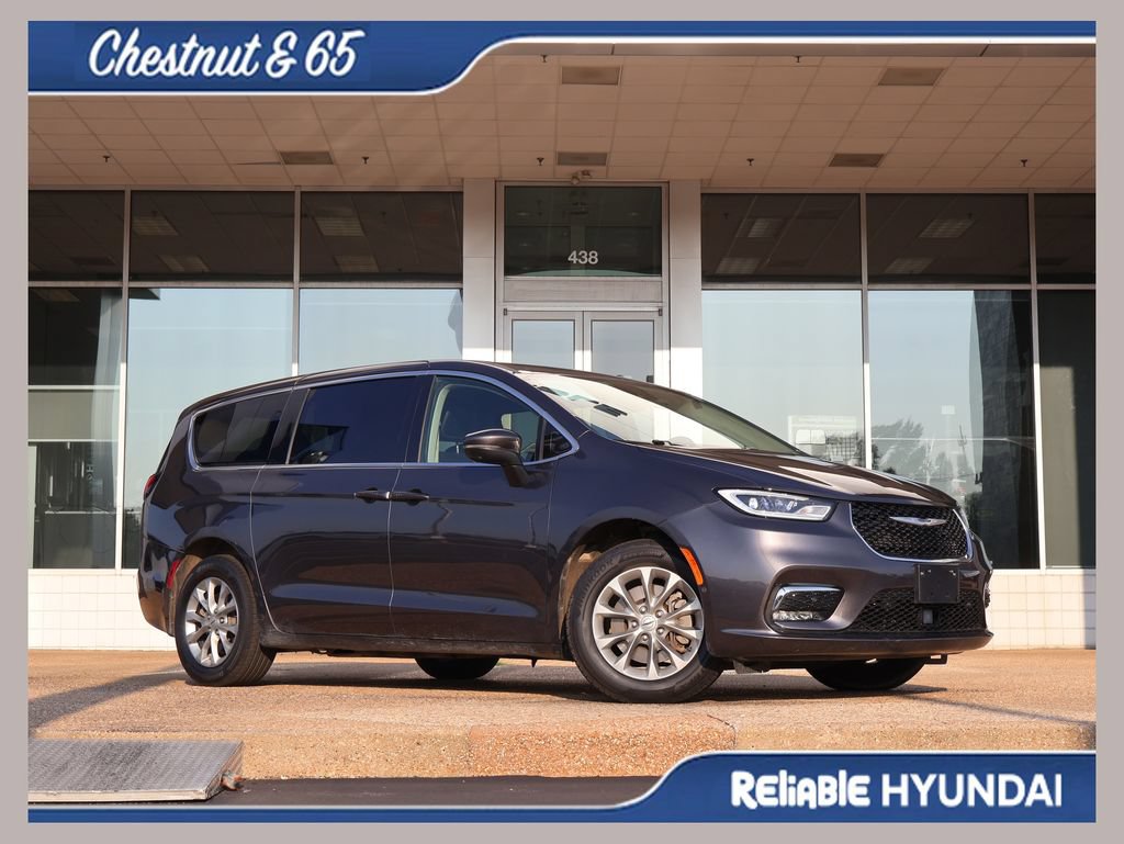 Used 2023 Chrysler Pacifica Touring-L AWD/4WD image 1