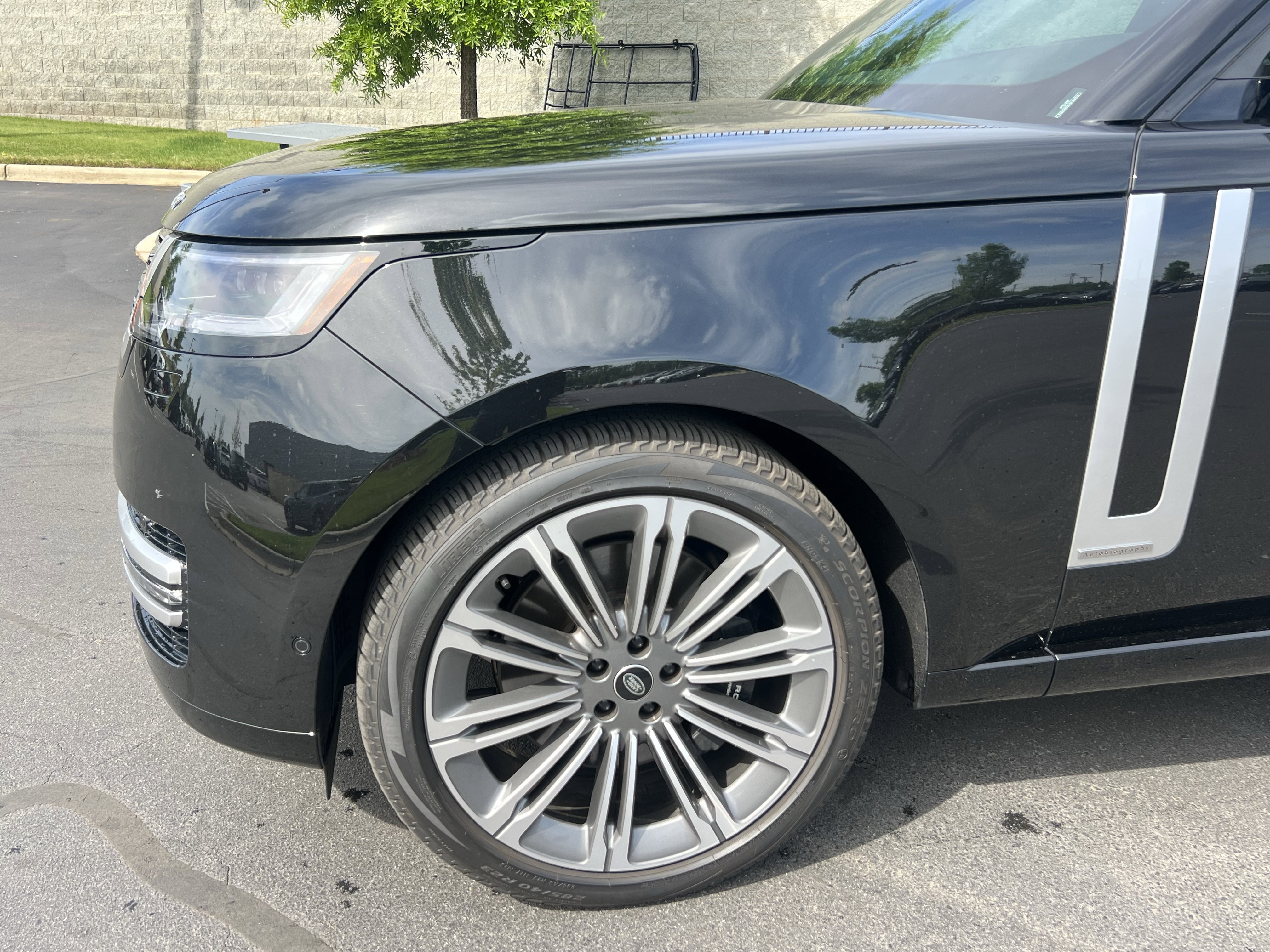 Certified 2024 Land Rover Range Rover Autobiography image 11