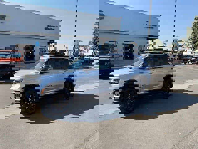 New 2025 Jeep Grand Cherokee Laredo