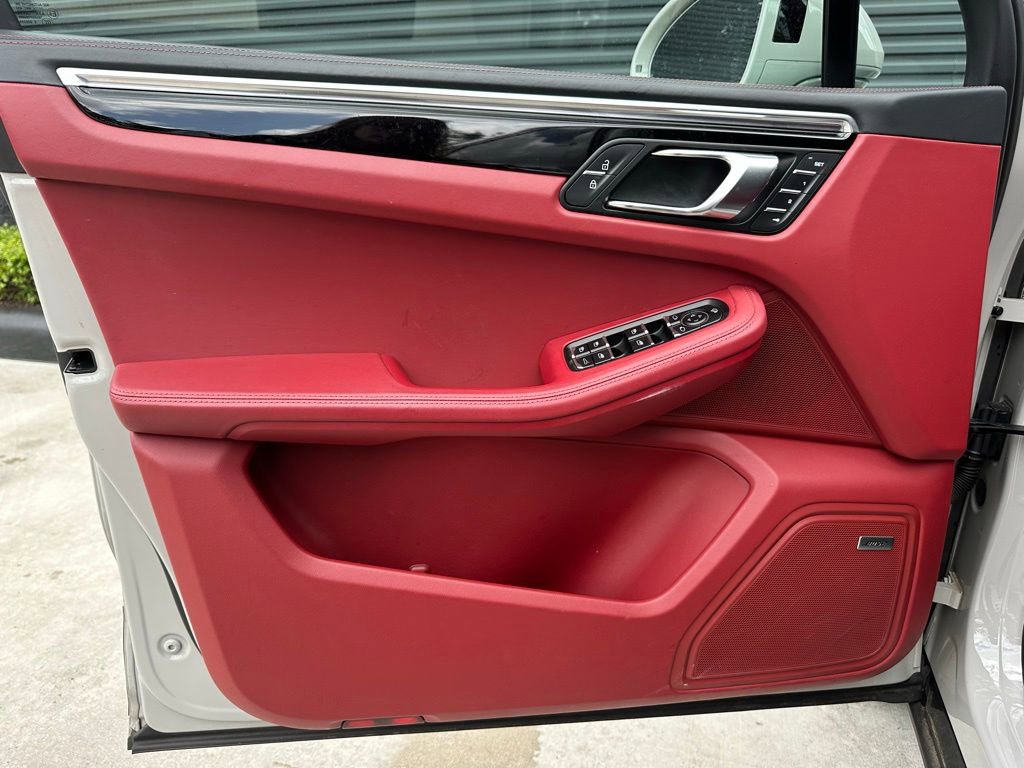 Certified 2023 Porsche Macan S image 20