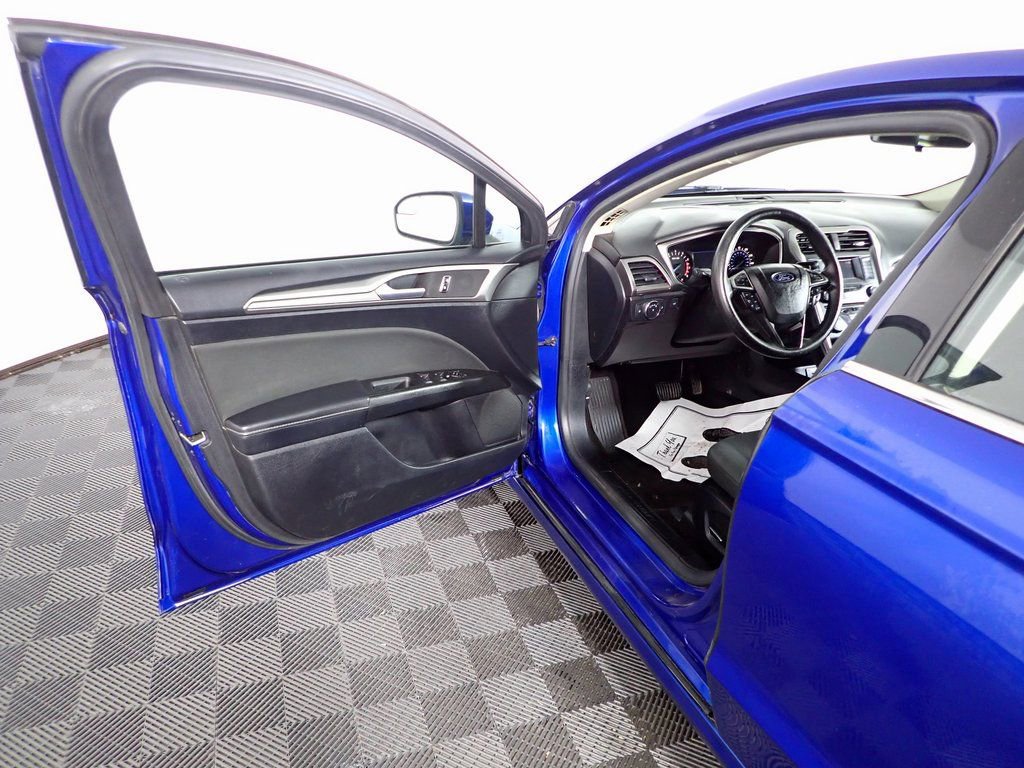 Used 2018 Ford Fusion SE image 15