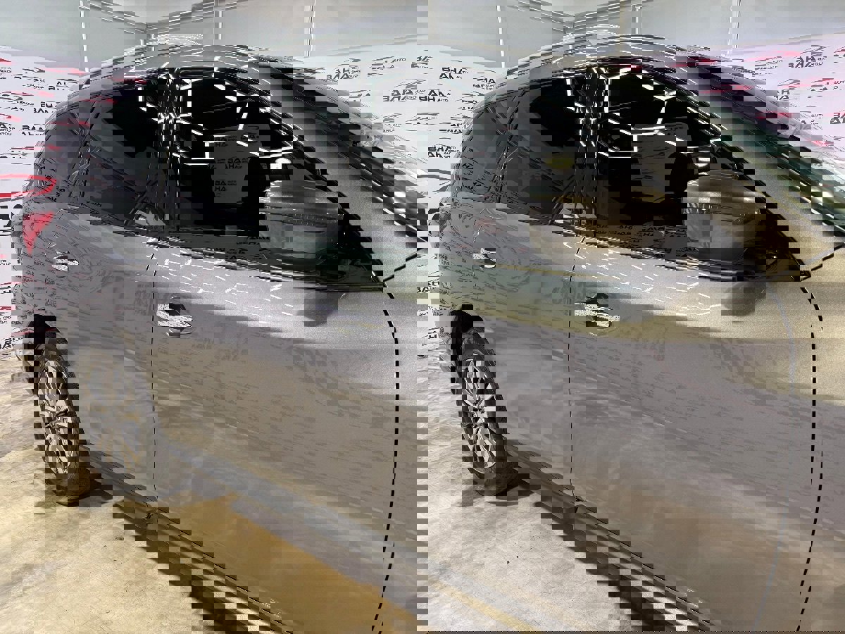 Used 2019 Nissan Pathfinder SV image 4