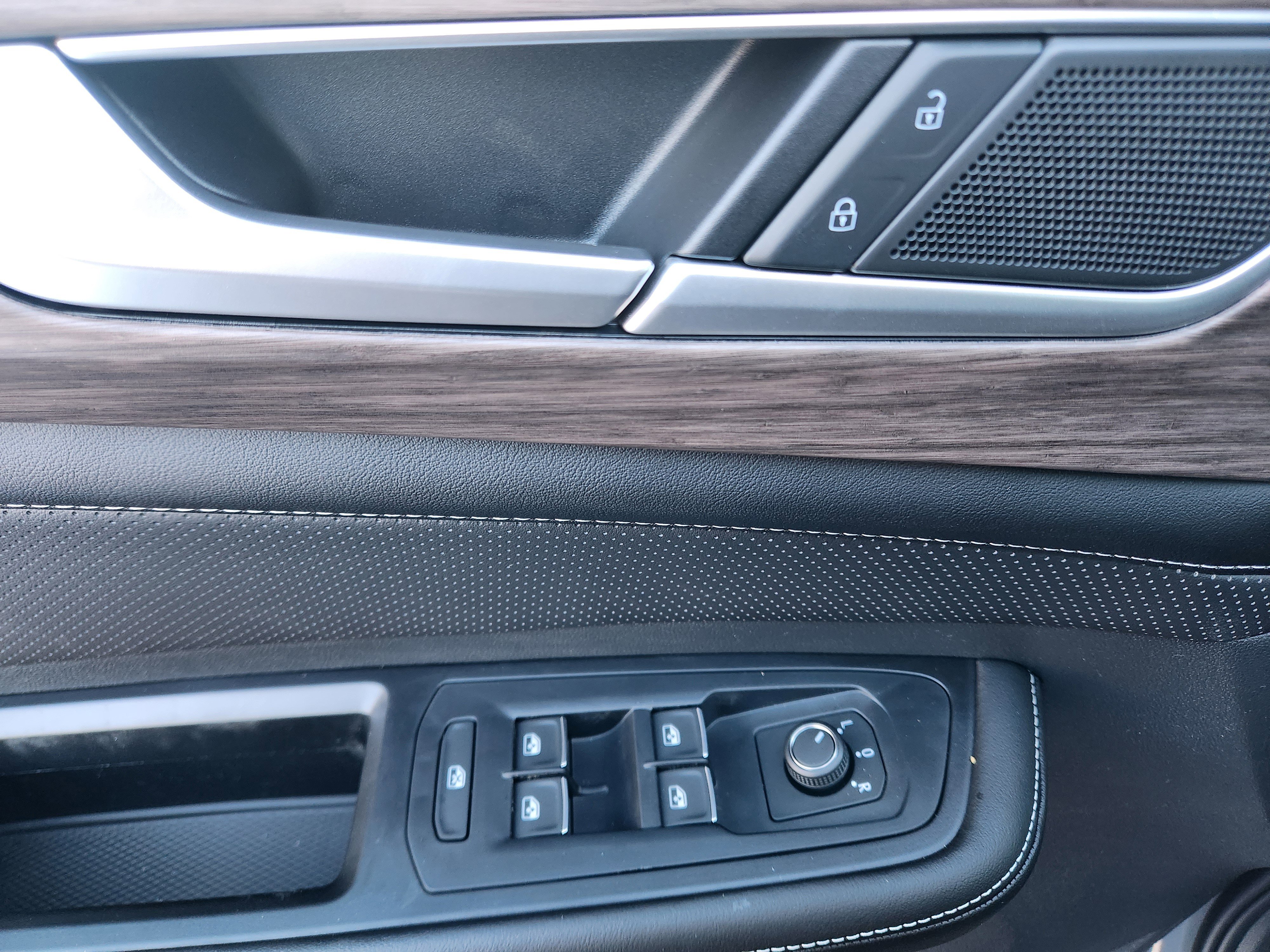 New 2026 Volkswagen Atlas SEL image 15