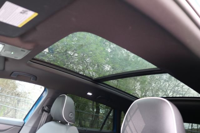 Used 2025 Volkswagen Atlas Cross Sport SEL Premium R-Line image 11