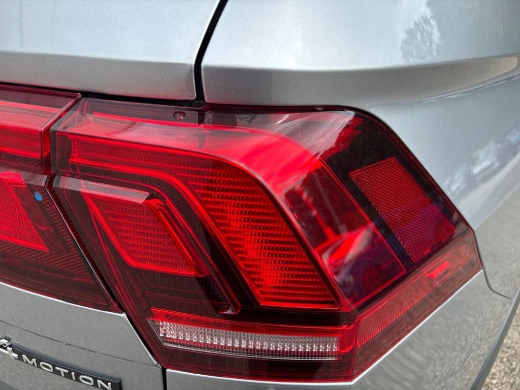 Used 2024 Volkswagen Tiguan SE R-Line AWD/4WD image 8