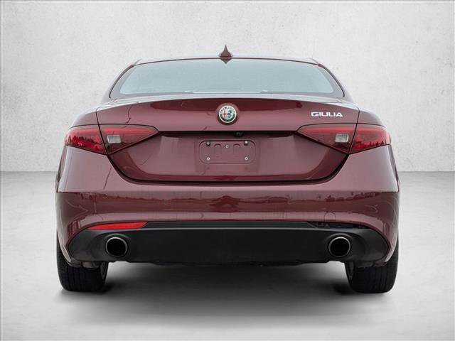 Used 2017 Alfa Romeo Giulia image 6