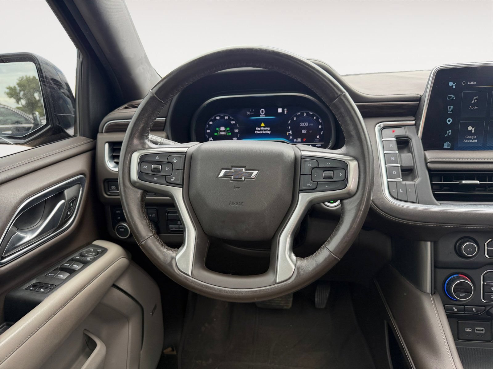 Used 2022 Chevrolet Tahoe Z71 w/ Luxury Package AWD/4WD image 12