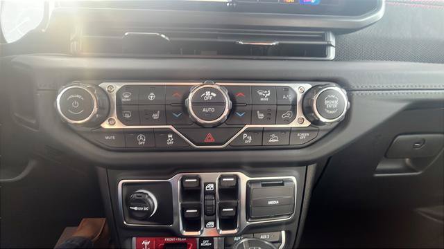New 2026 Jeep Gladiator Rubicon AWD/4WD image 16