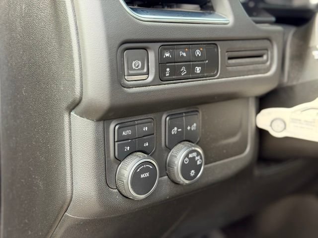 Used 2023 Chevrolet Suburban Z71 w/ Luxury Package AWD/4WD image 9