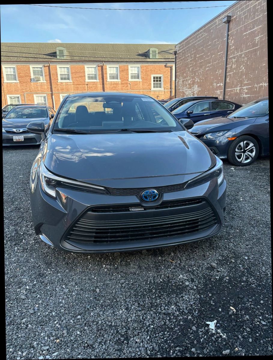Used 2023 Toyota Corolla LE FWD image 2