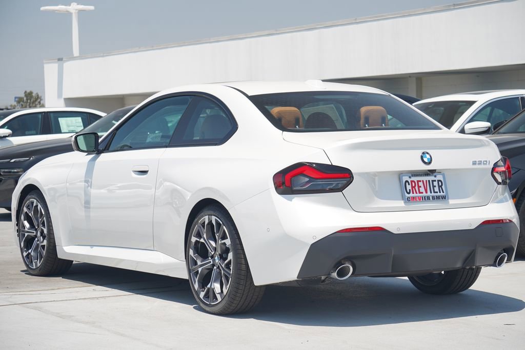 Used 2025 BMW 230i Coupe w/ Convenience Package image 7