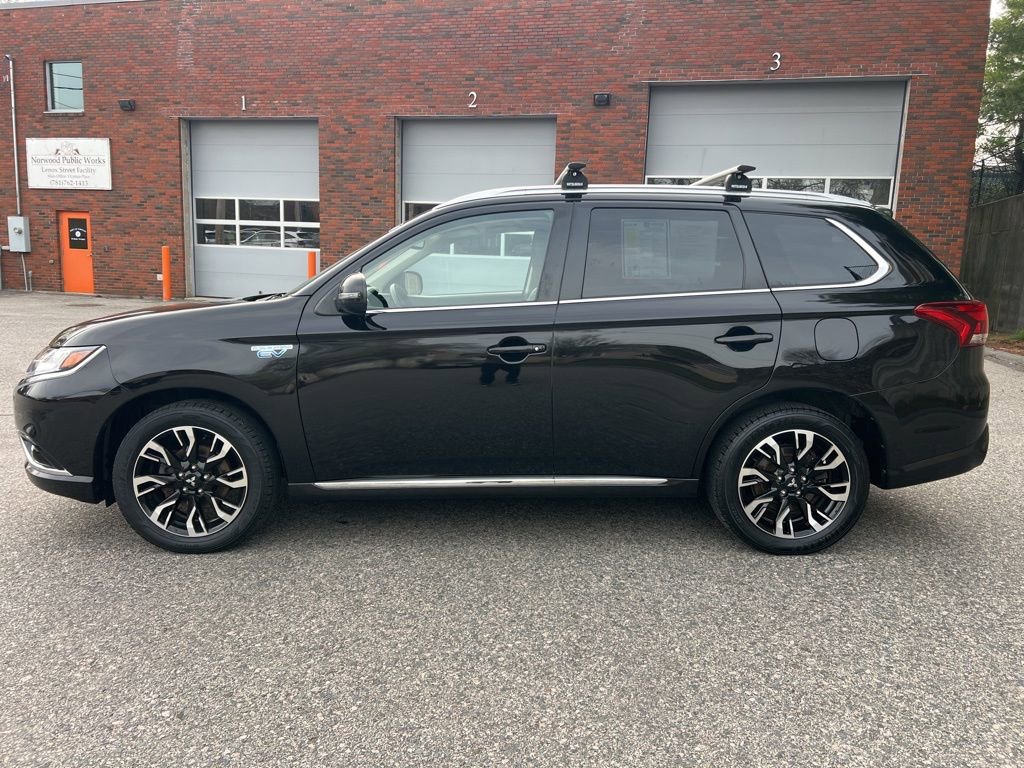 Used 2018 Mitsubishi Outlander 4WD Plug-In Hybrid image 2