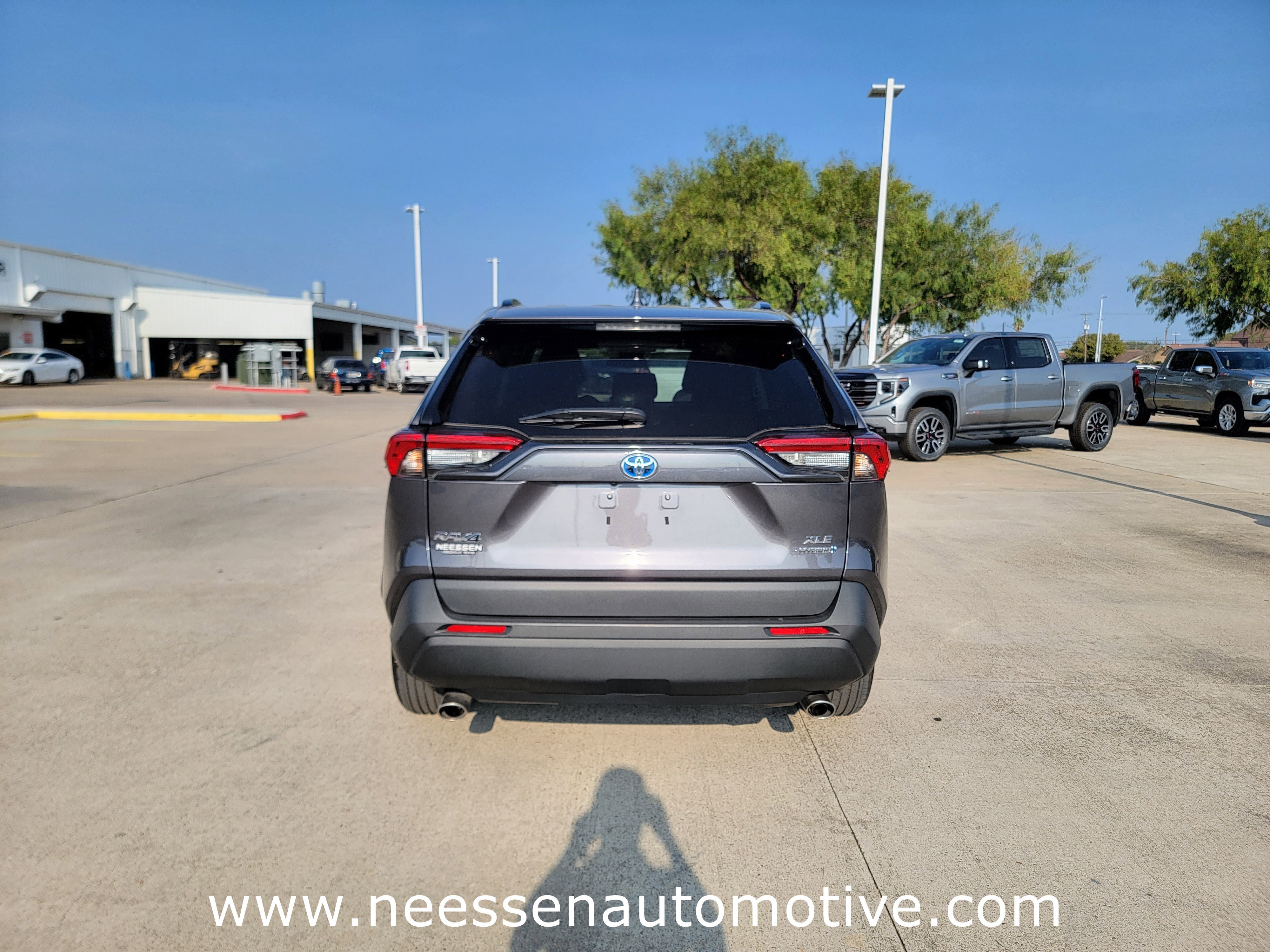 Used 2022 Toyota RAV4 XLE image 6