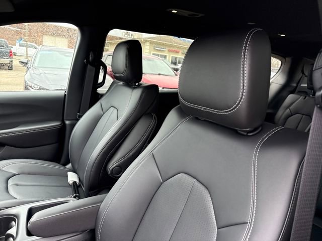 New 2026 Chrysler Pacifica Select image 9