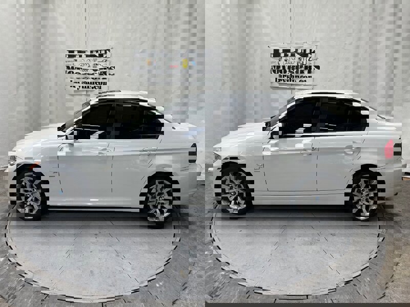 Used 2011 BMW 328i xDrive Sedan image 1