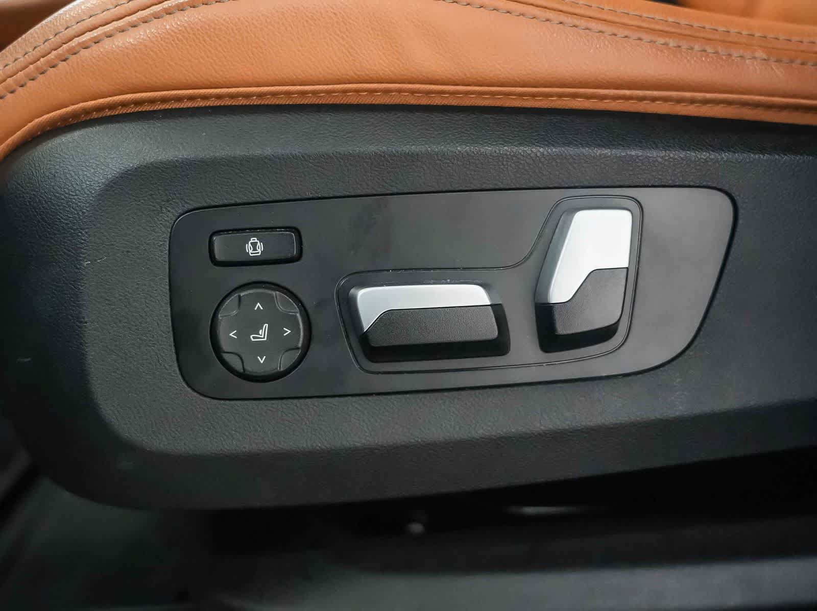 Used 2022 BMW X5 xDrive45e w/ Parking Assistance Package AWD/4WD image 26