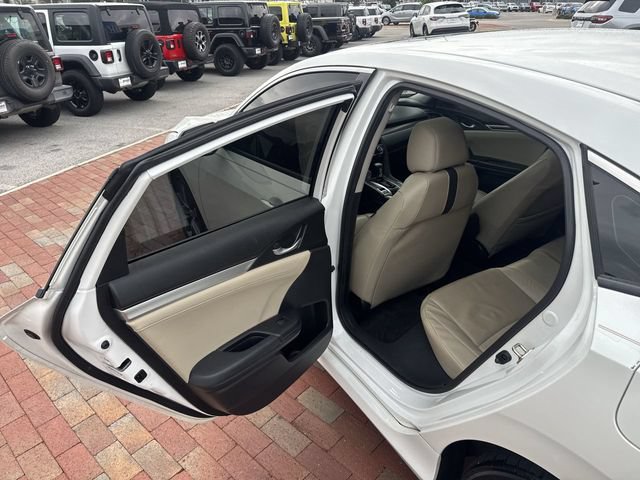 Used 2019 Honda Civic EX-L image 27