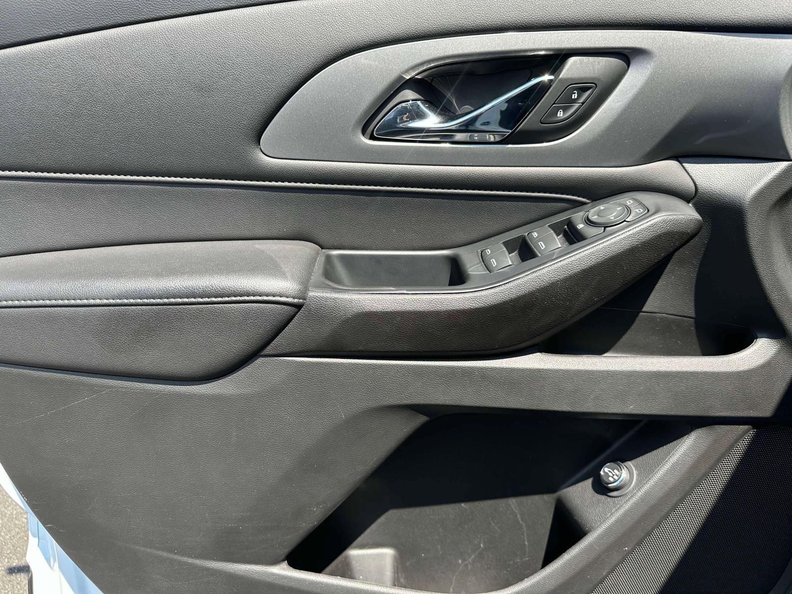 Used 2023 Chevrolet Traverse LT image 16