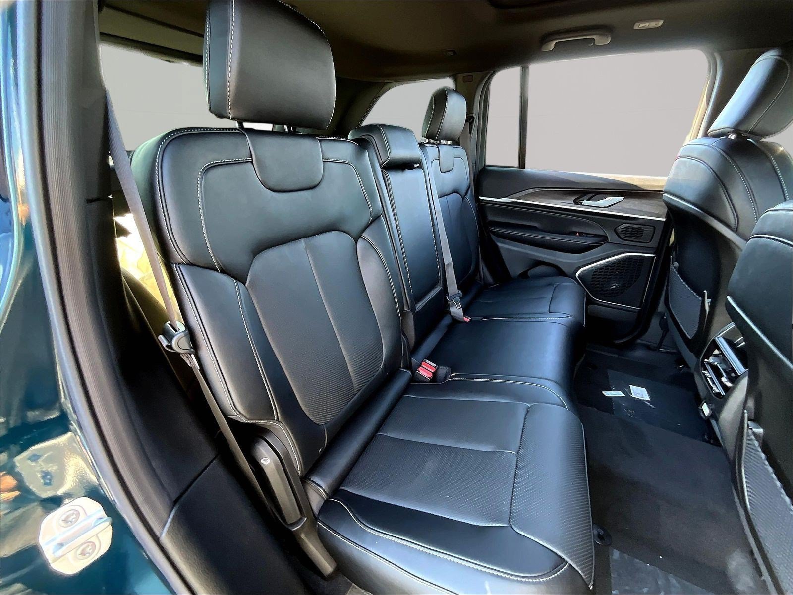 New 2027 Jeep Grand Cherokee Limited AWD/4WD image 20