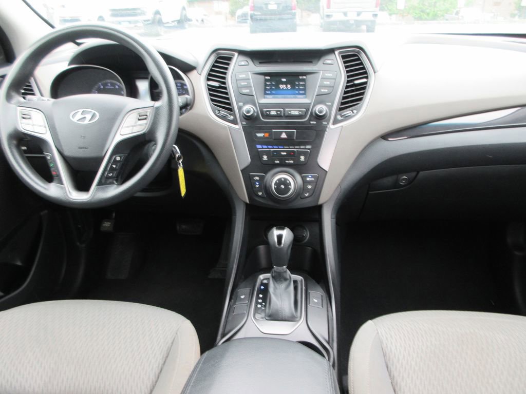 Used 2015 Hyundai Santa Fe GLS image 16