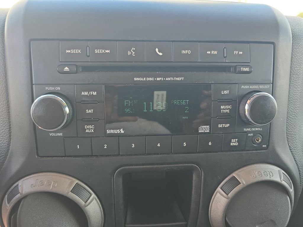 Used 2016 Jeep Wrangler Unlimited Sport w/ Connectivity Group image 19