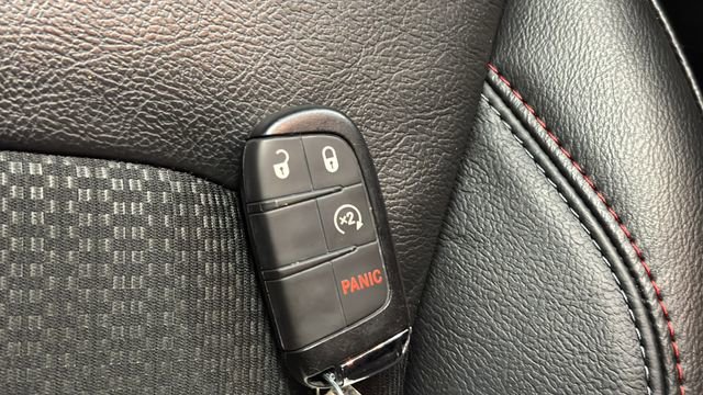Certified 2022 Jeep Compass Trailhawk w/ Trailhawk Convenience Group AWD/4WD image 19