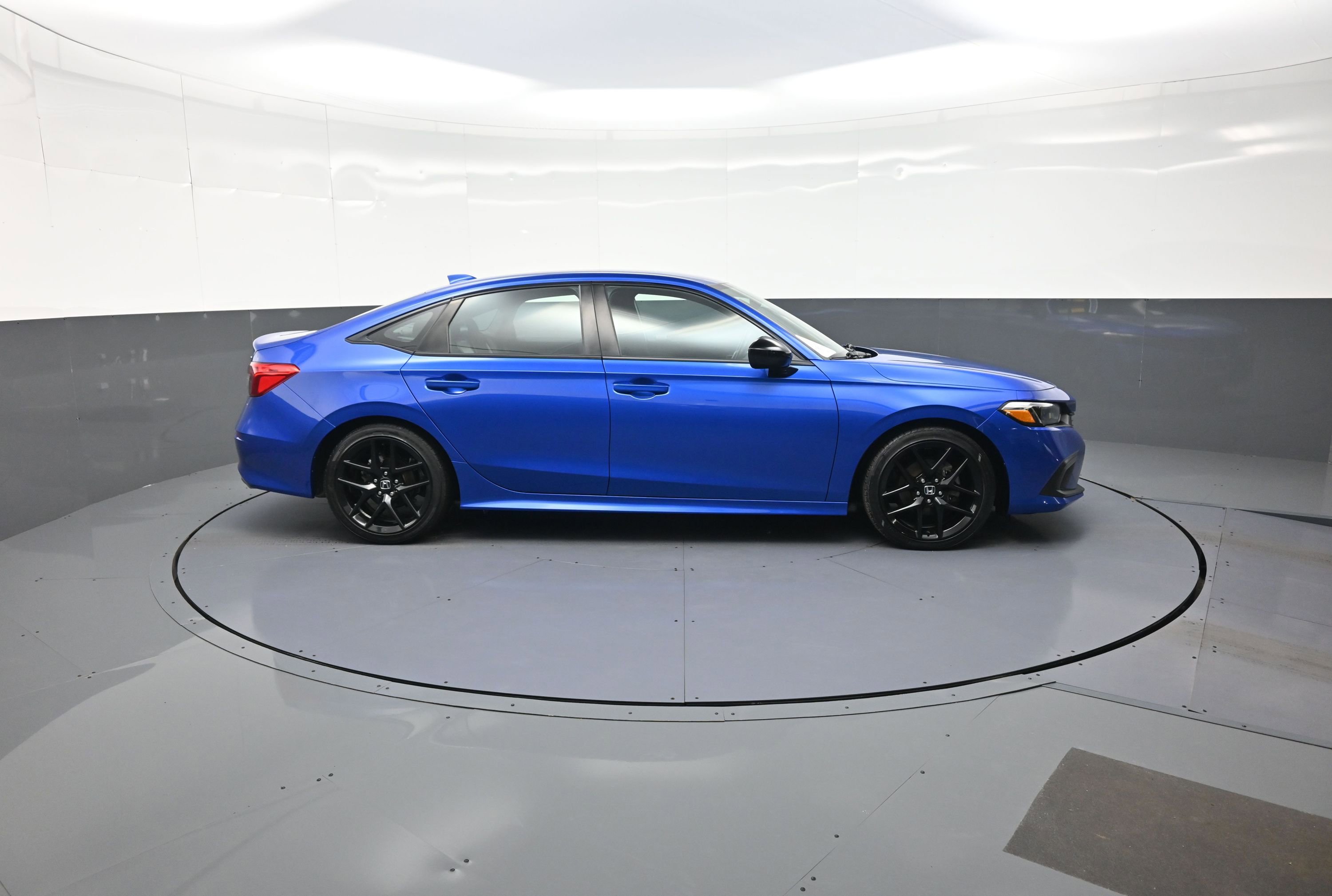 Used 2023 Honda Civic Sport image 2