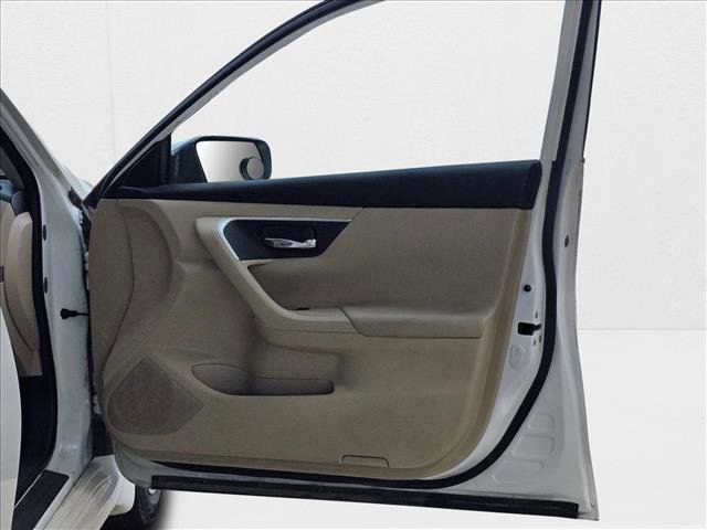 Used 2016 Nissan Altima 2.5 S w/ Power Driver Seat Package image 9